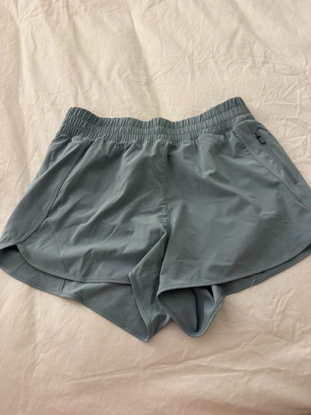 CRZ YOGA Dolphin Athletic Shorts 3" - Size Medium